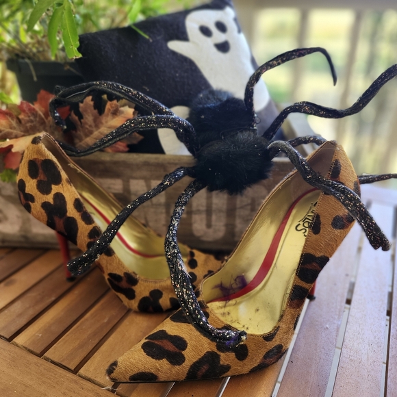 Carlos Santana Leopard Print Spike Heel Pumps 9 - Picture 2 of 7